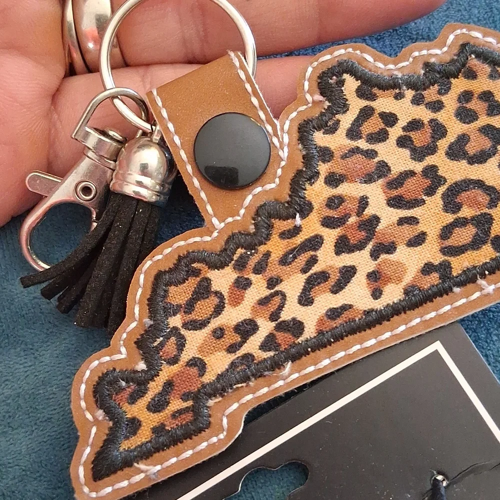 Kentucky Silver Charm Bangl Cuff Bracelet with Leopard Kentucky Keychain